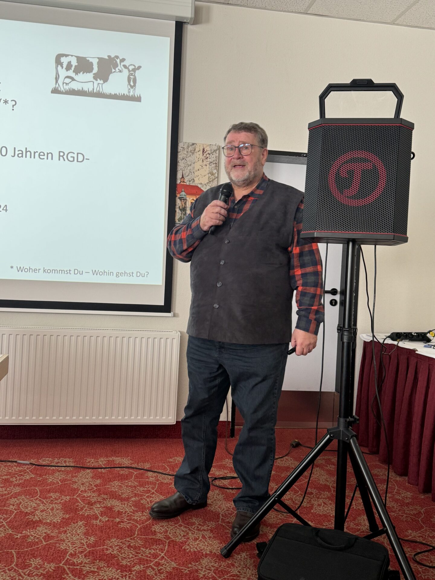 Dr. Bernd Taffe während seines Vortrags