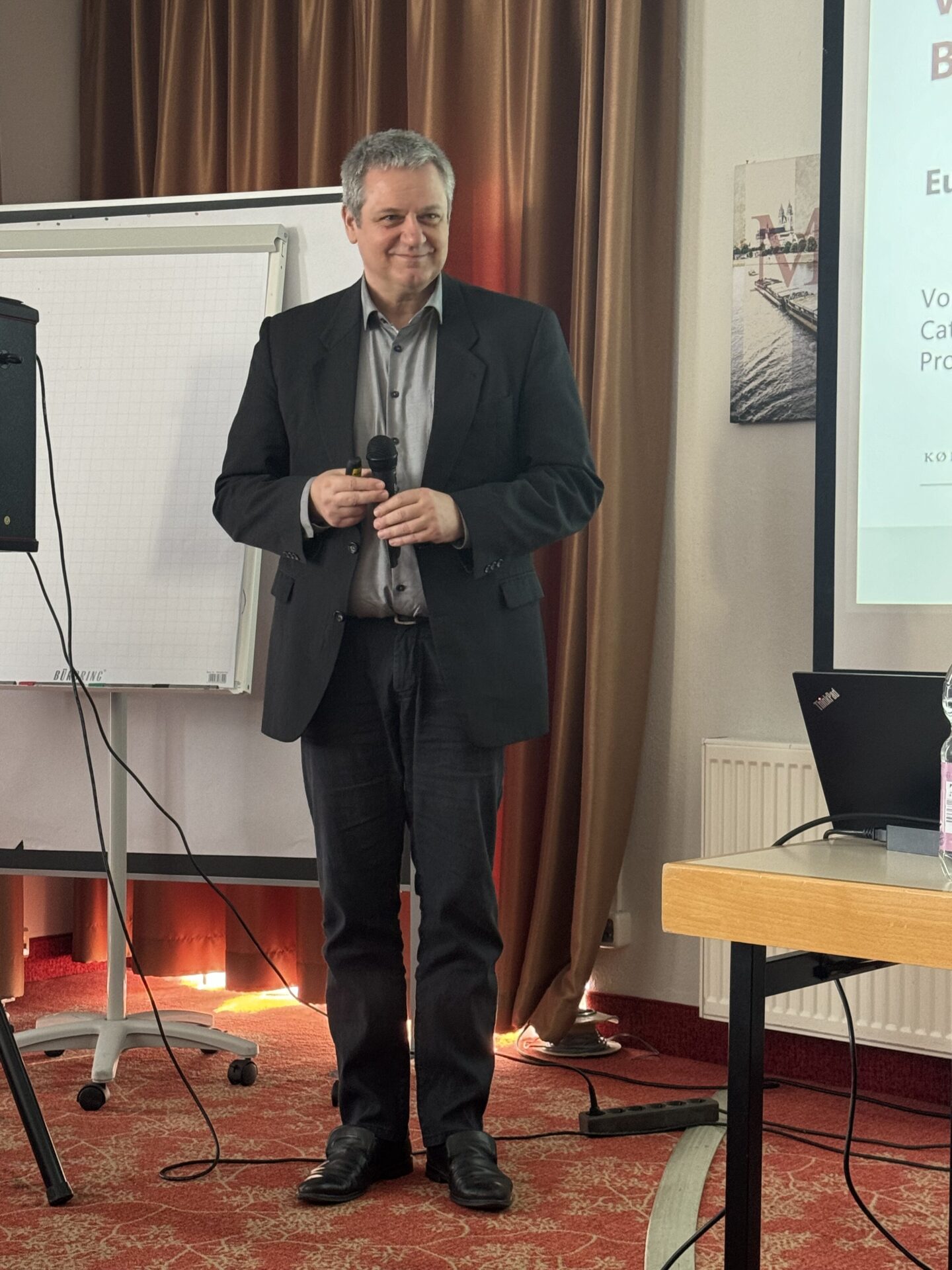 Prof. Dr. Volker Krömker während seines Vortrags